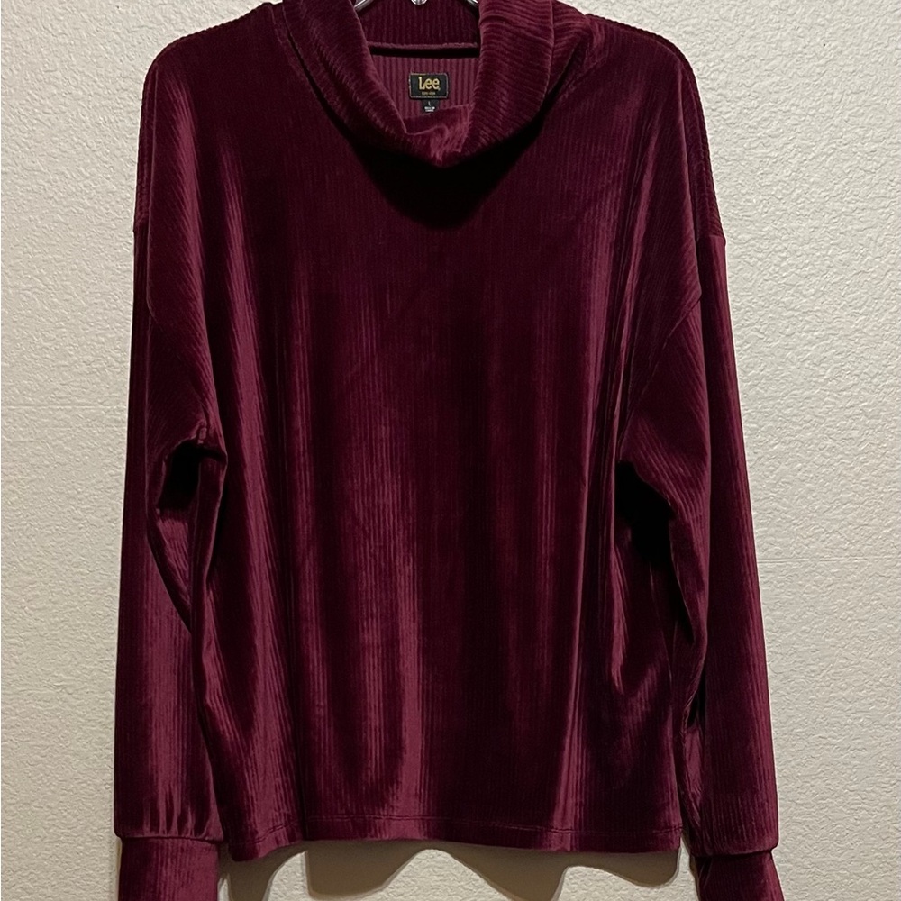 3/$15. Bundle sale! Lee Burgundy Long Sleeve Cowl Neck Sweater size Large